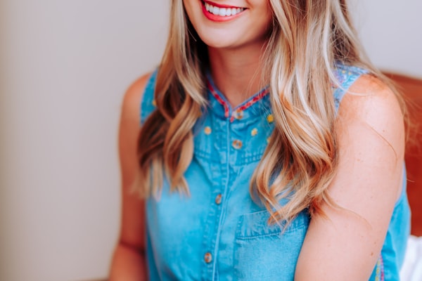 世界杯决赛预测分析图表，展示两队胜率对比和关键数据